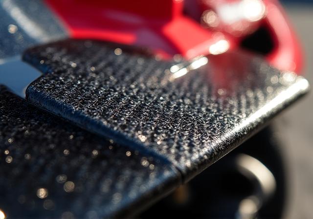 Dettaglio aerodinamico di un'auto da corsa